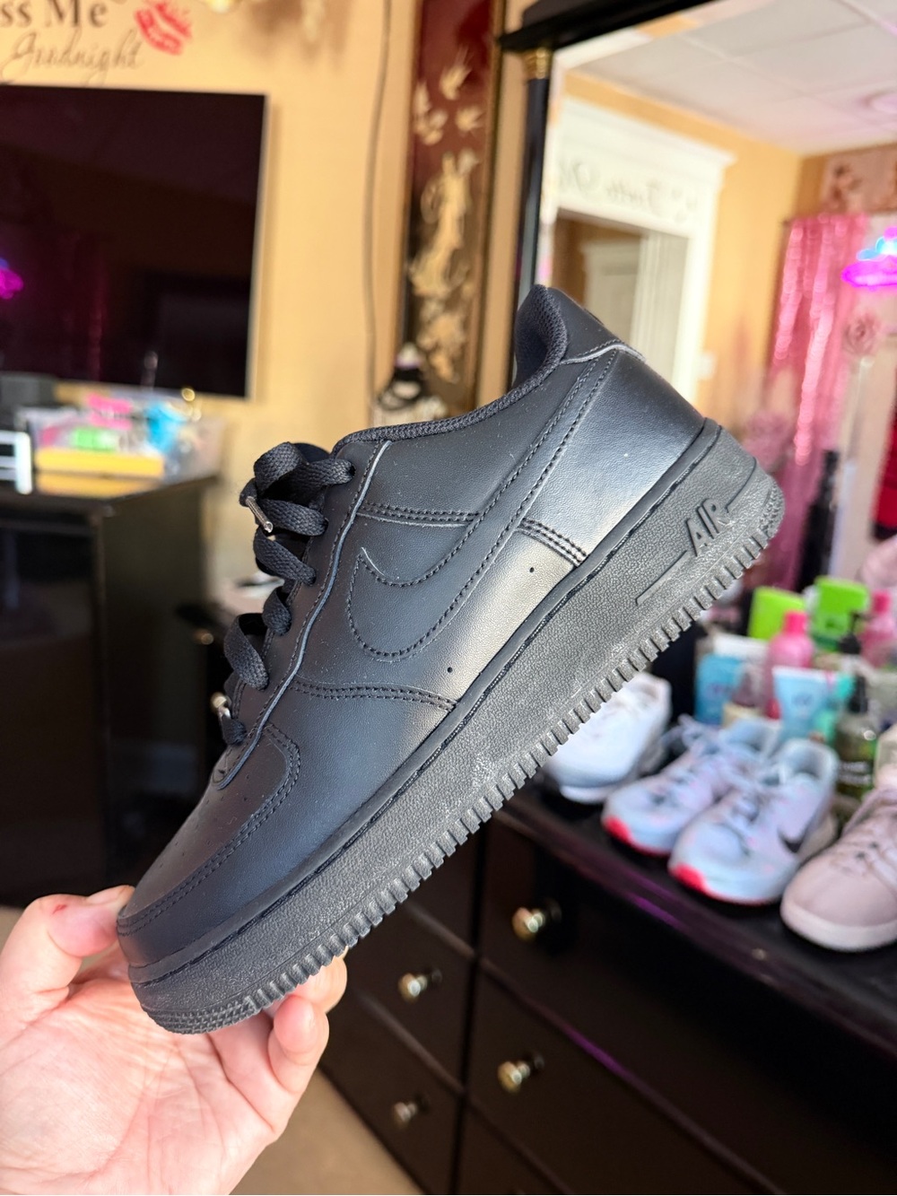 Men's Black Leather Low-Top Sneaker with Cushioned Sole - Picture 2 of 9